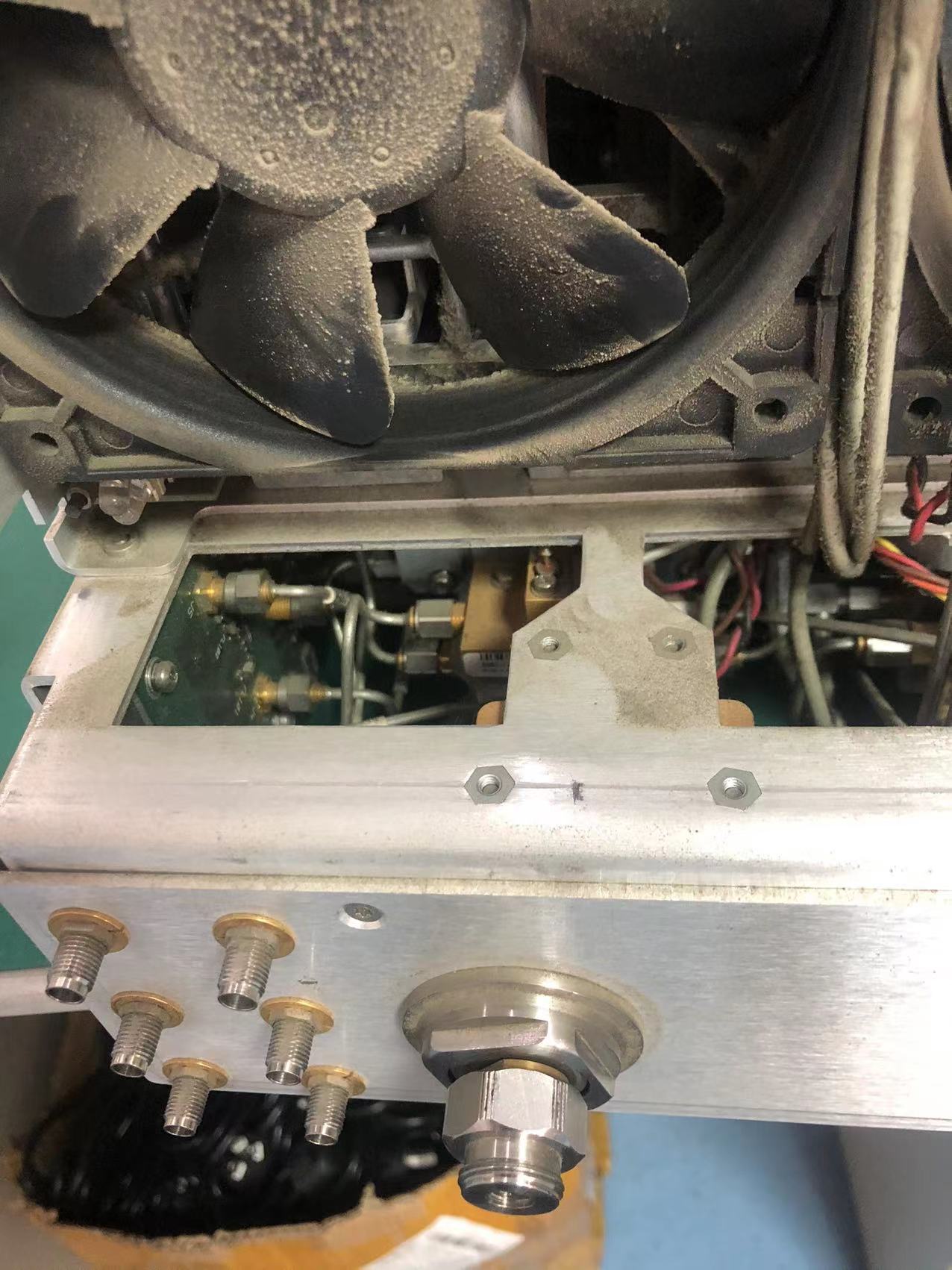E8363B 网分维修 2.jpg